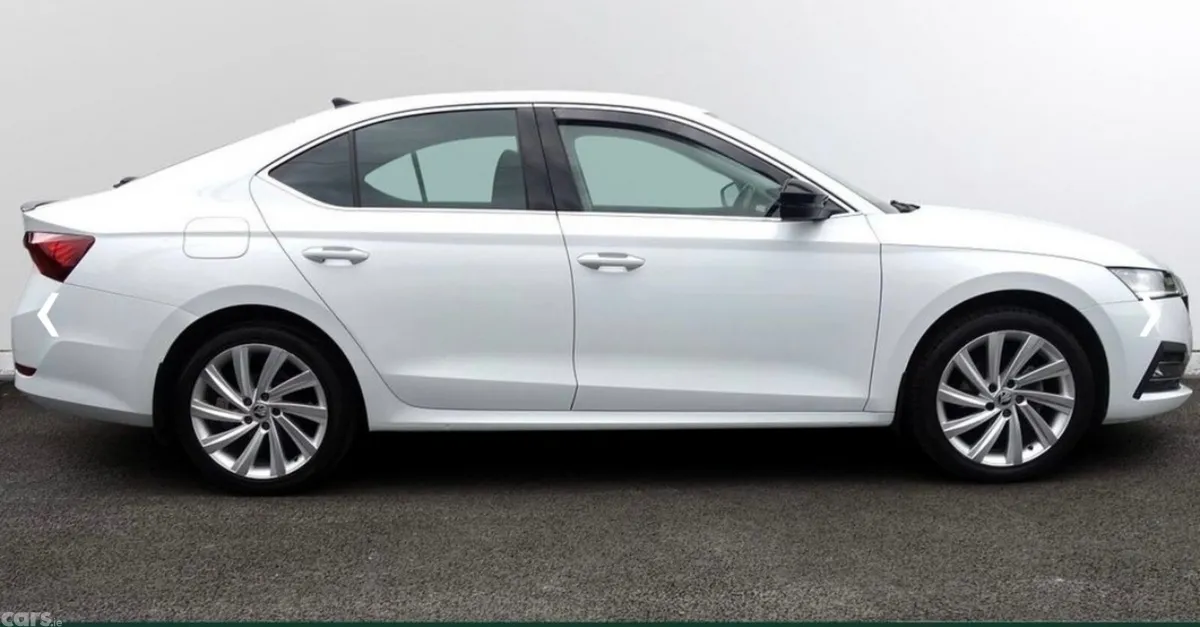 Skoda Octavia Saloon, Diesel, 2022, White