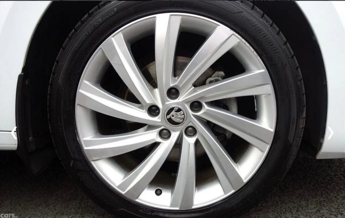 Skoda Octavia Saloon, Diesel, 2022, White