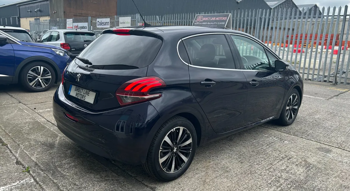Peugeot 208 Hatchback, Petrol, 2016, Blue