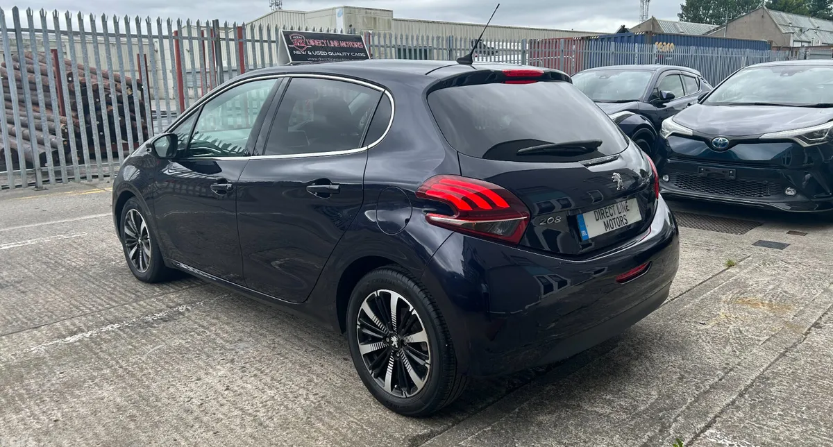 Peugeot 208 Hatchback, Petrol, 2016, Blue