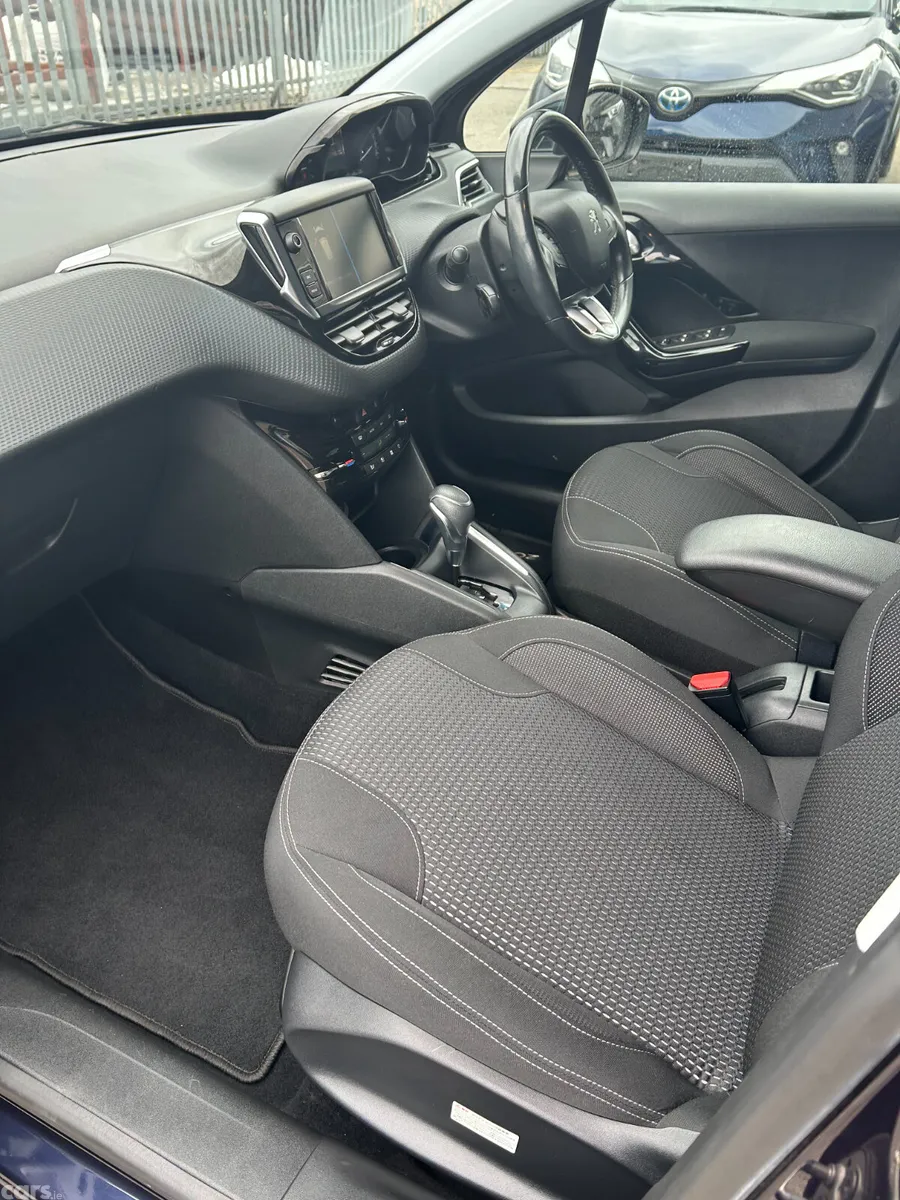 Peugeot 208 Hatchback, Petrol, 2016, Blue