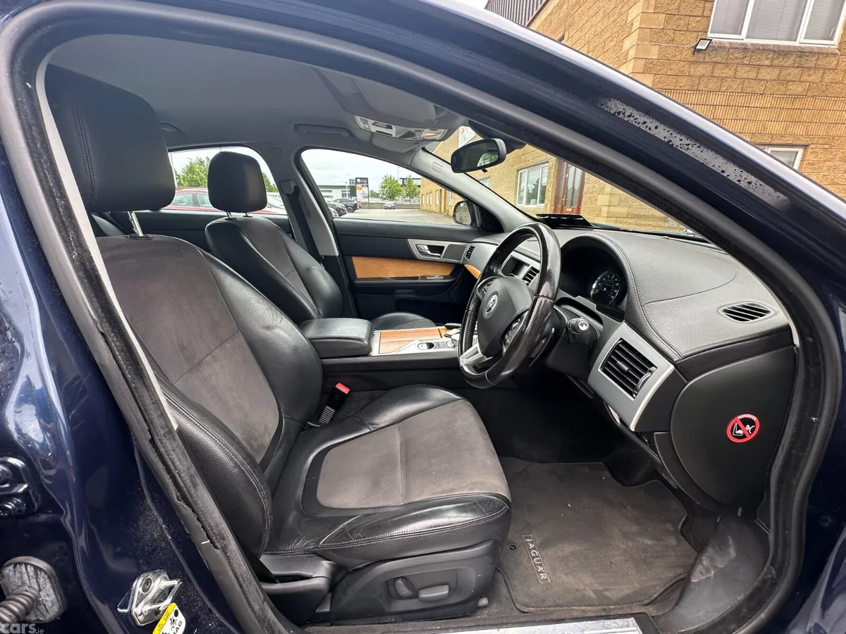 Jaguar XF Saloon, Diesel, 2013, Blue