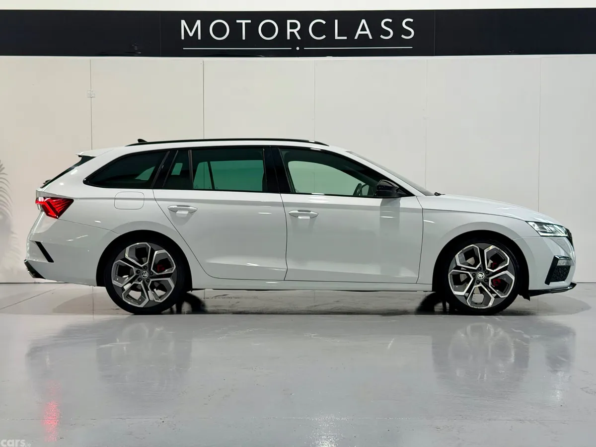 Skoda Octavia Estate, Diesel, 2023, White