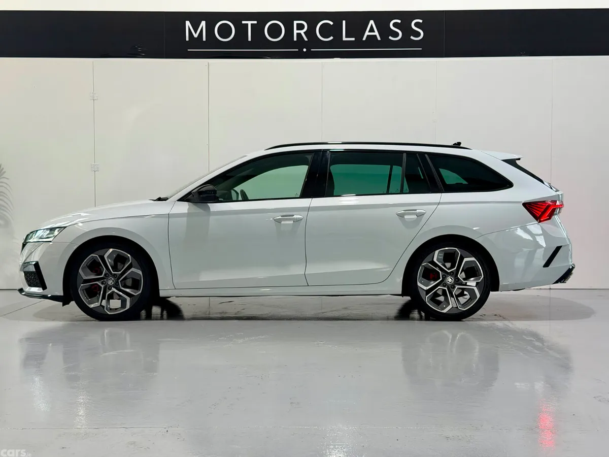 Skoda Octavia Estate, Diesel, 2023, White