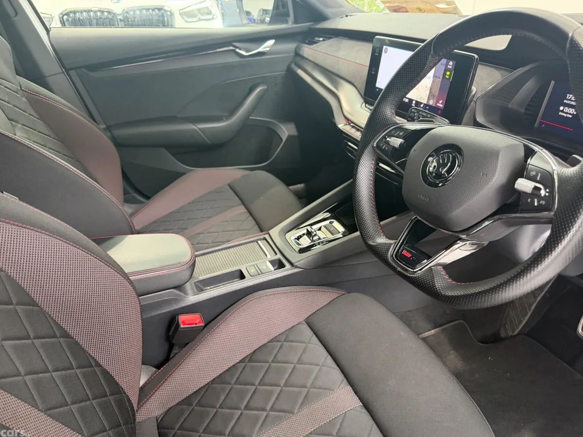 Skoda Octavia Estate, Diesel, 2023, White