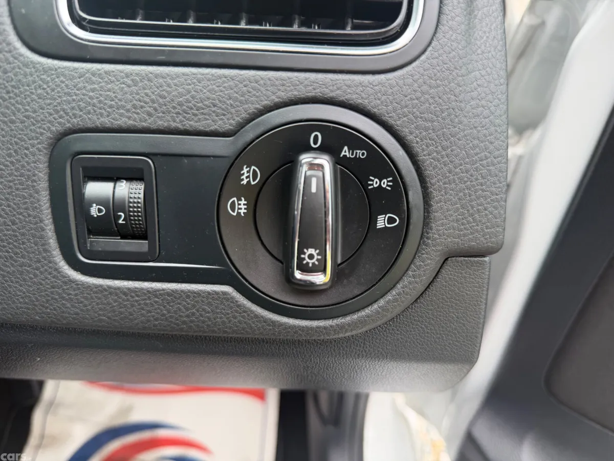 Volkswagen Polo Hatchback, Petrol, 2015, White
