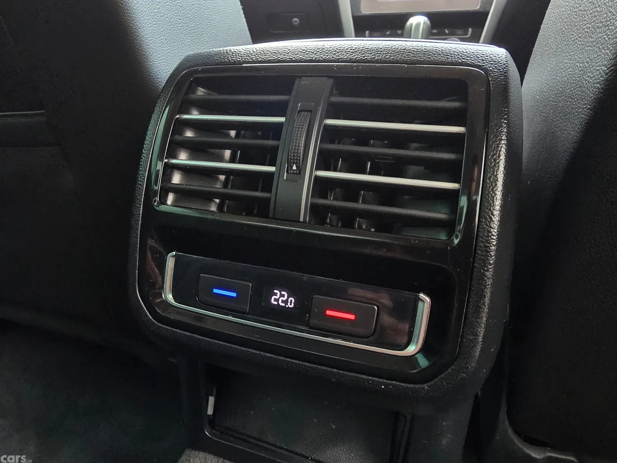 Volkswagen Passat Saloon, Diesel, 2018, Grey