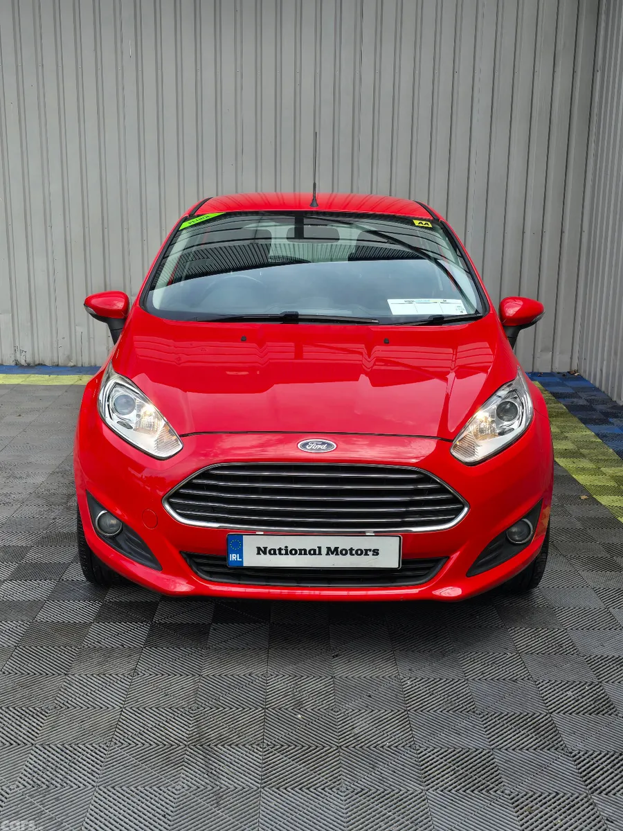 Ford Fiesta Hatchback, Petrol, 2014, Red