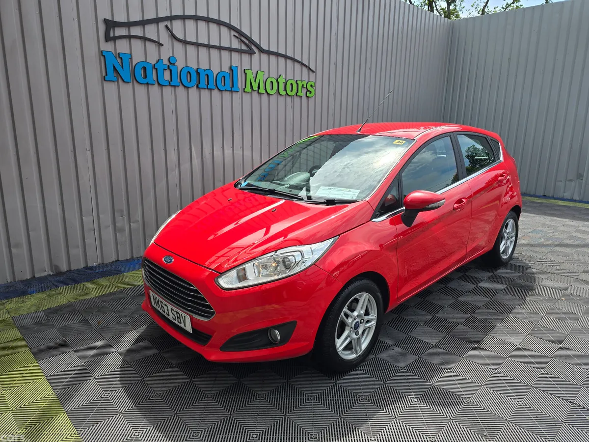 Ford Fiesta Hatchback, Petrol, 2014, Red