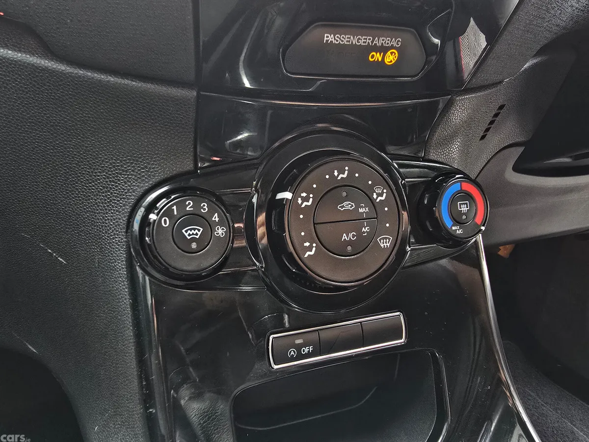 Ford Fiesta Hatchback, Petrol, 2014, Red