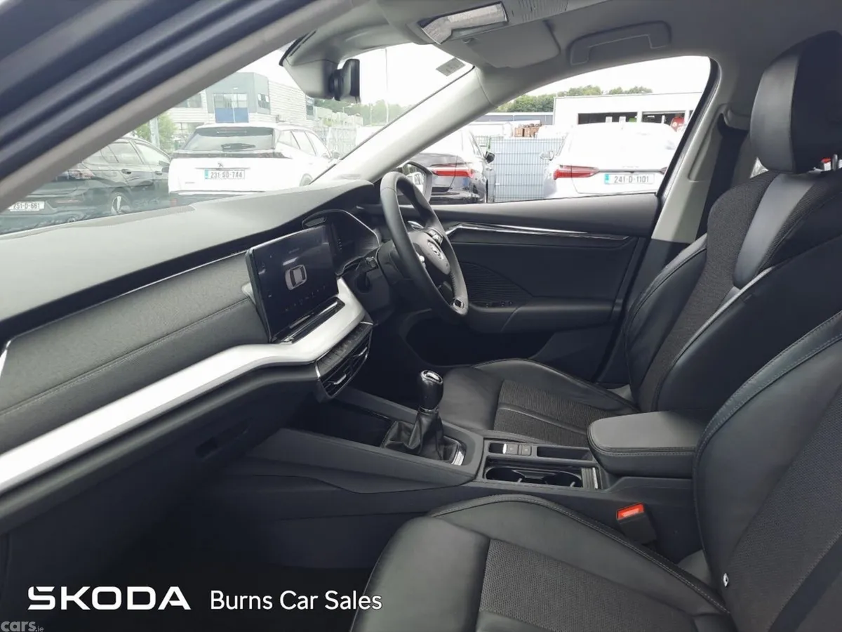 Skoda Octavia Saloon, Diesel, 2023, Grey