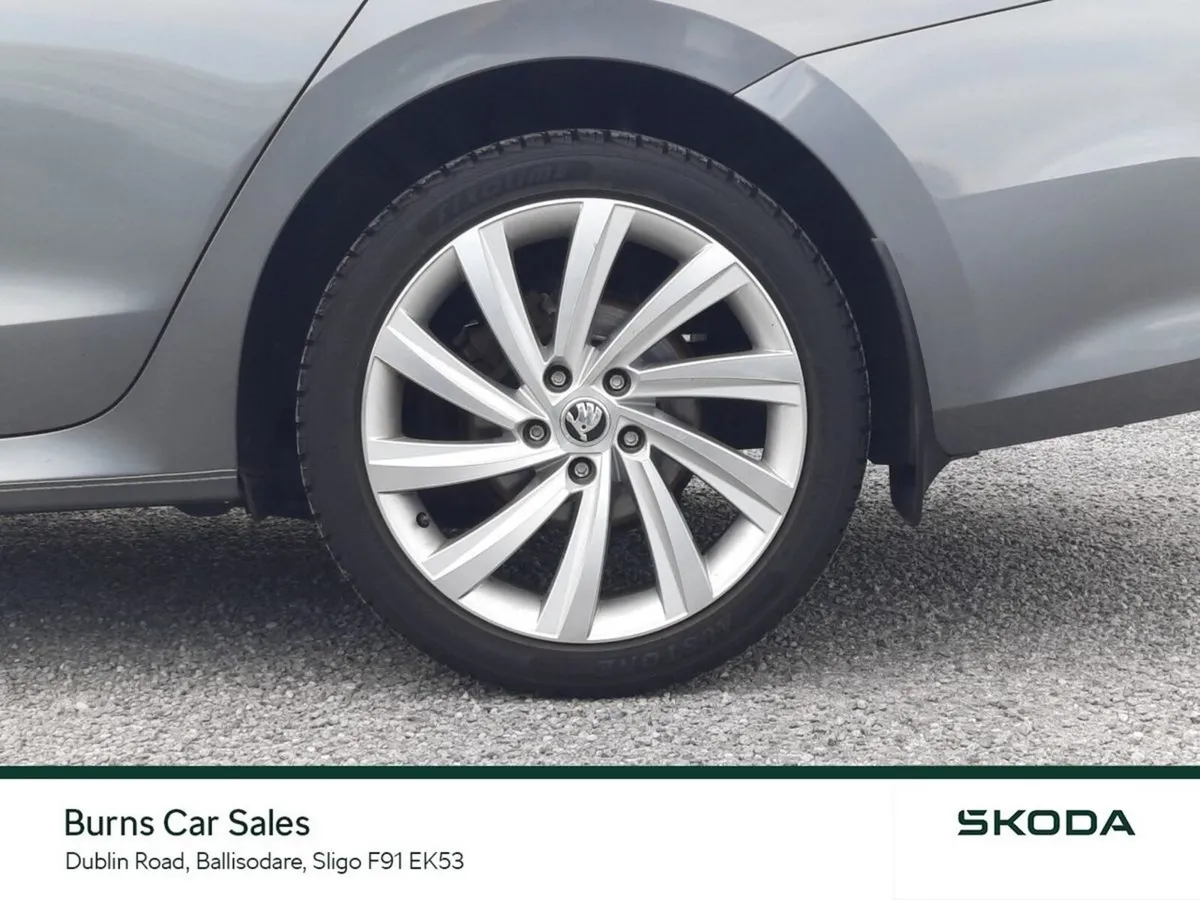Skoda Octavia Saloon, Diesel, 2023, Grey