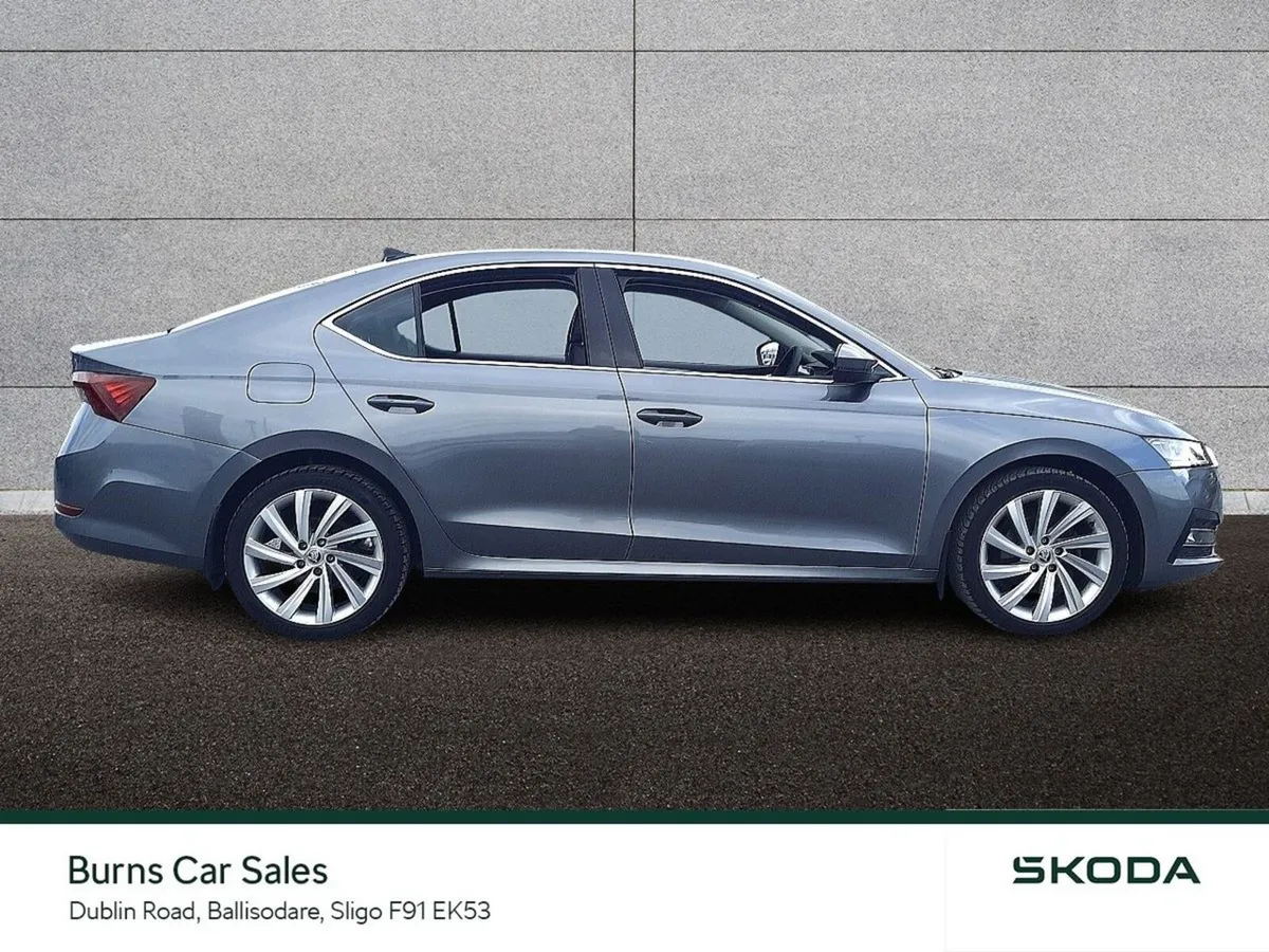 Skoda Octavia Saloon, Diesel, 2023, Grey