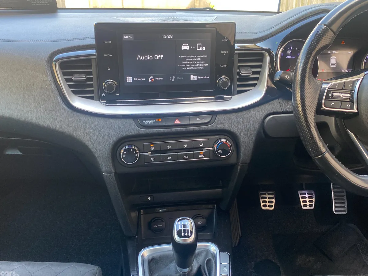 Kia Ceed Hatchback, Petrol, 2021, Grey