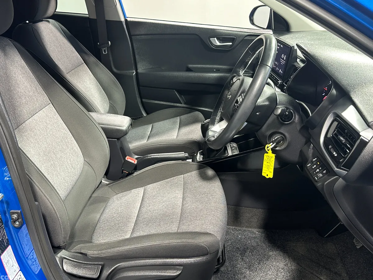 Kia Stonic Estate/Jeep, Petrol, 2023, Blue