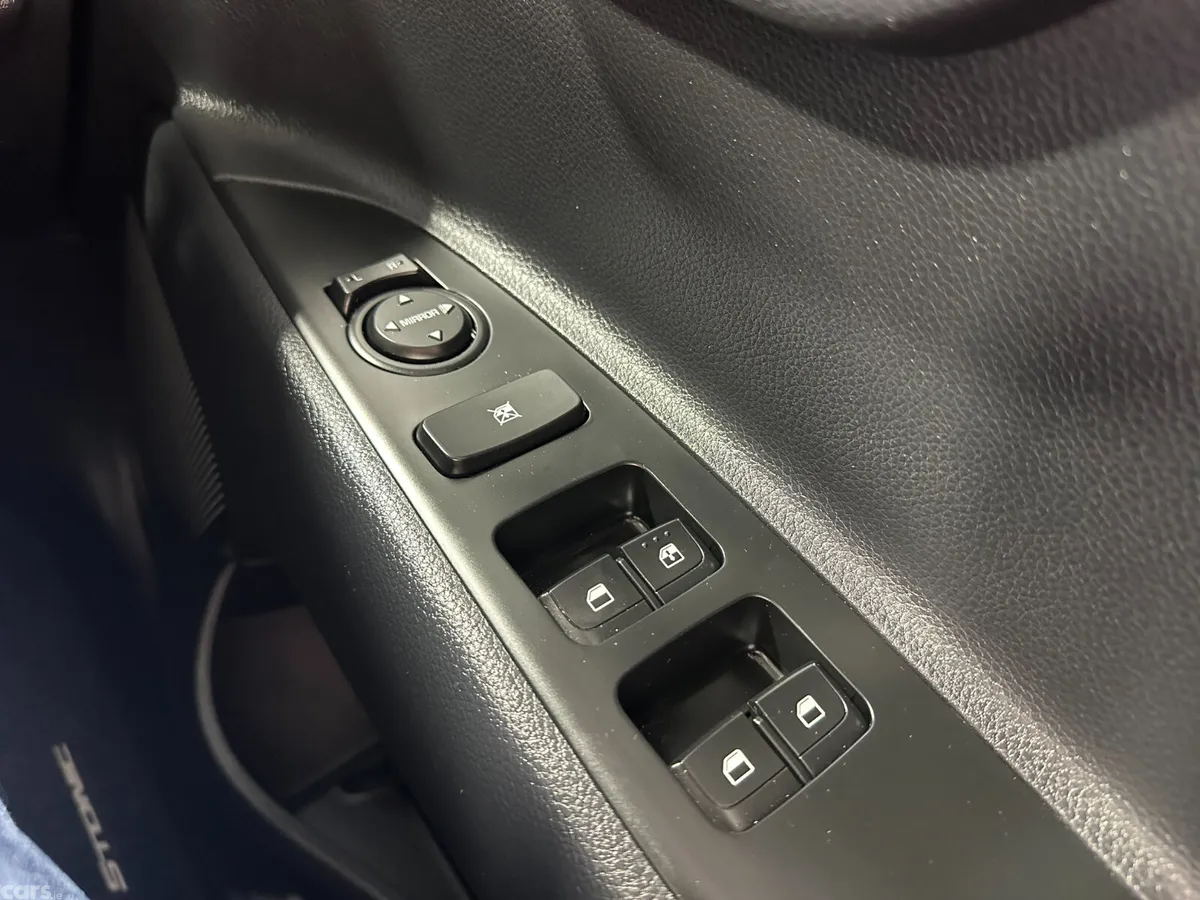 Kia Stonic Estate/Jeep, Petrol, 2023, Blue