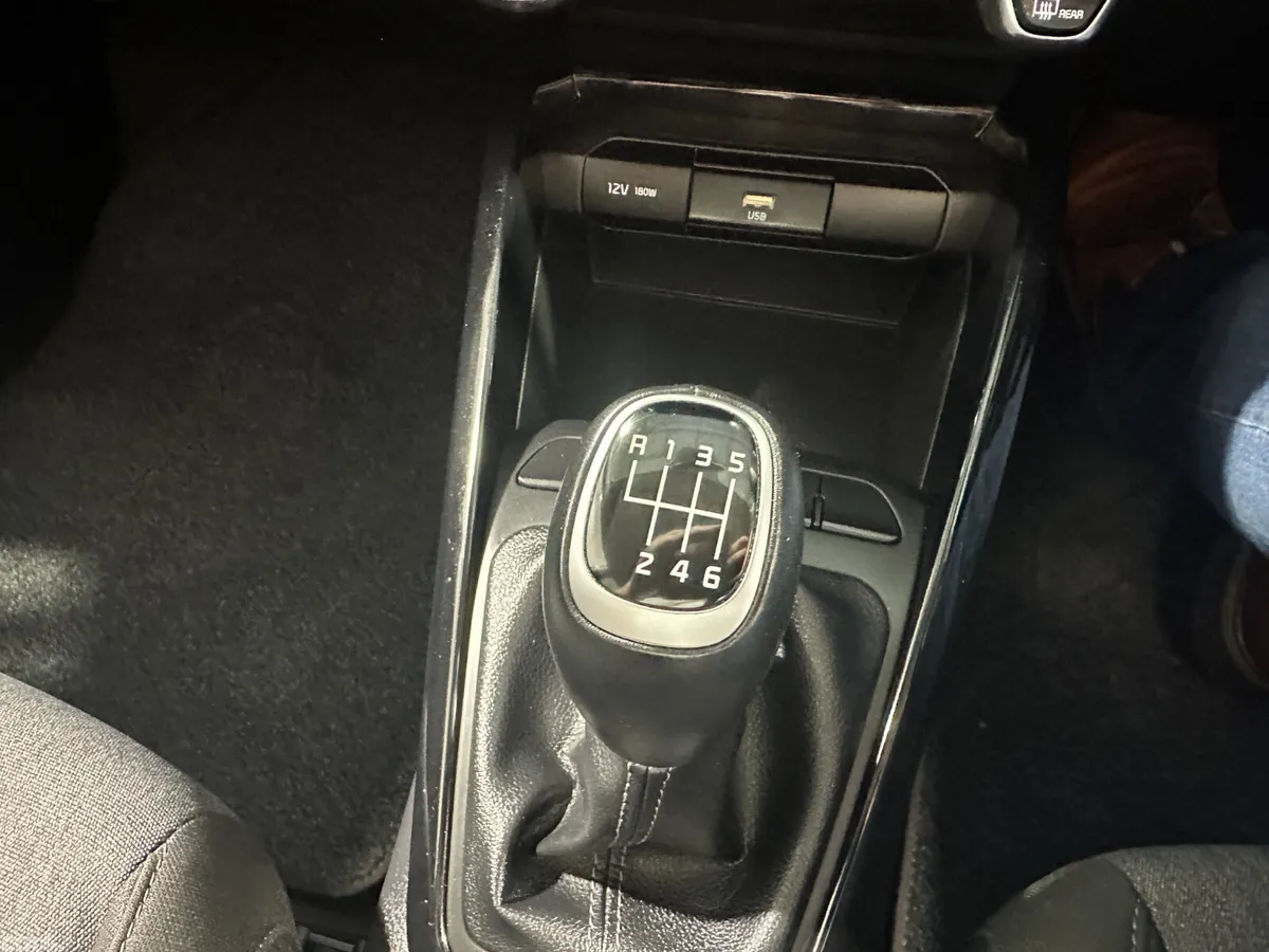 Kia Stonic Estate/Jeep, Petrol, 2023, Blue