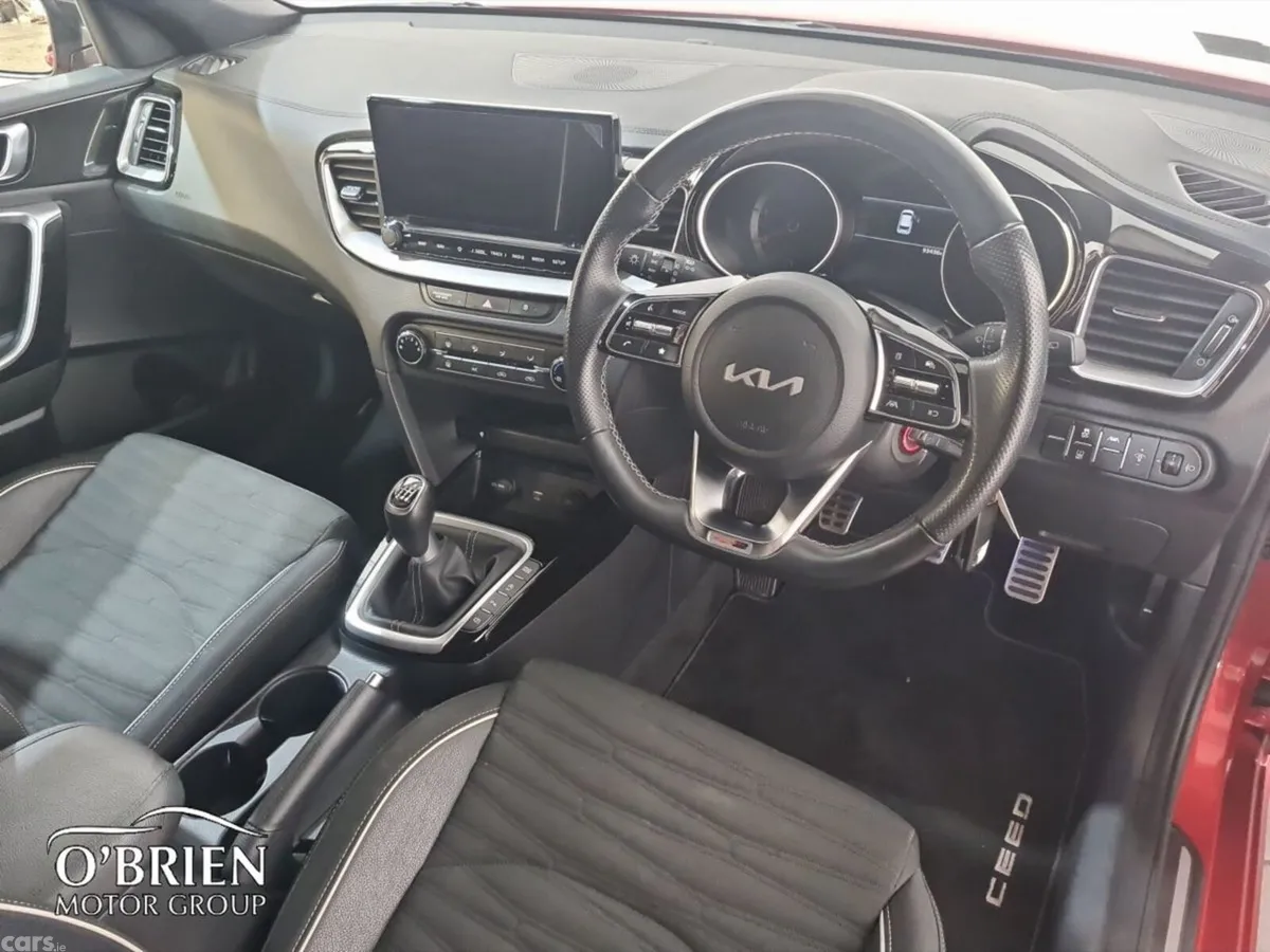 Kia Ceed Hatchback, Diesel, 2022, Red