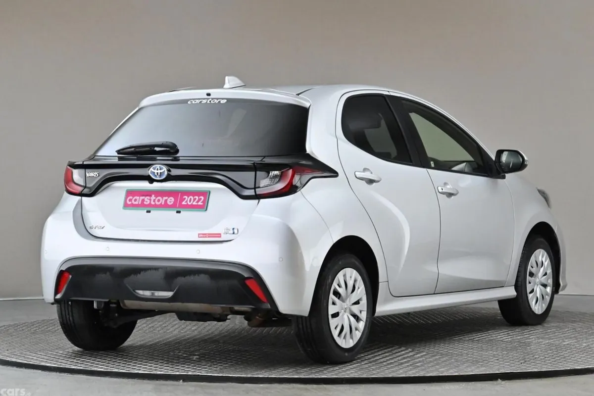 Toyota Yaris Hatchback, Petrol Hybrid, 2022, Silver