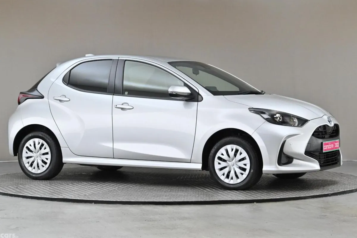 Toyota Yaris Hatchback, Petrol Hybrid, 2022, Silver
