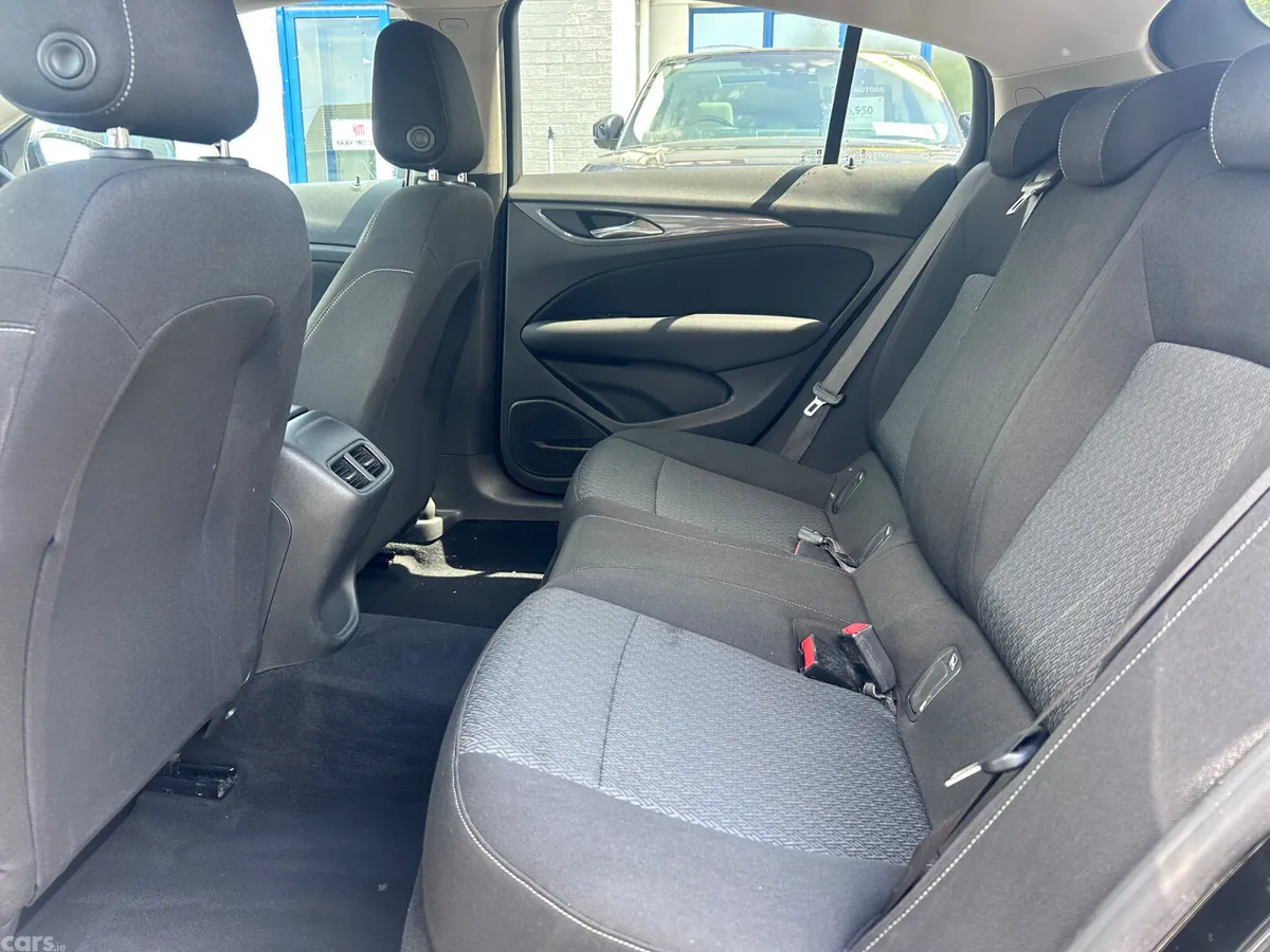 Opel Insignia Hatchback, Diesel, 2018, Black