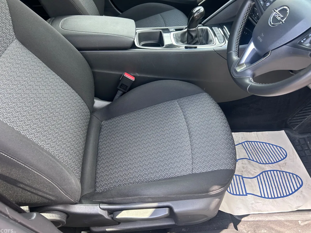 Opel Insignia Hatchback, Diesel, 2018, Black