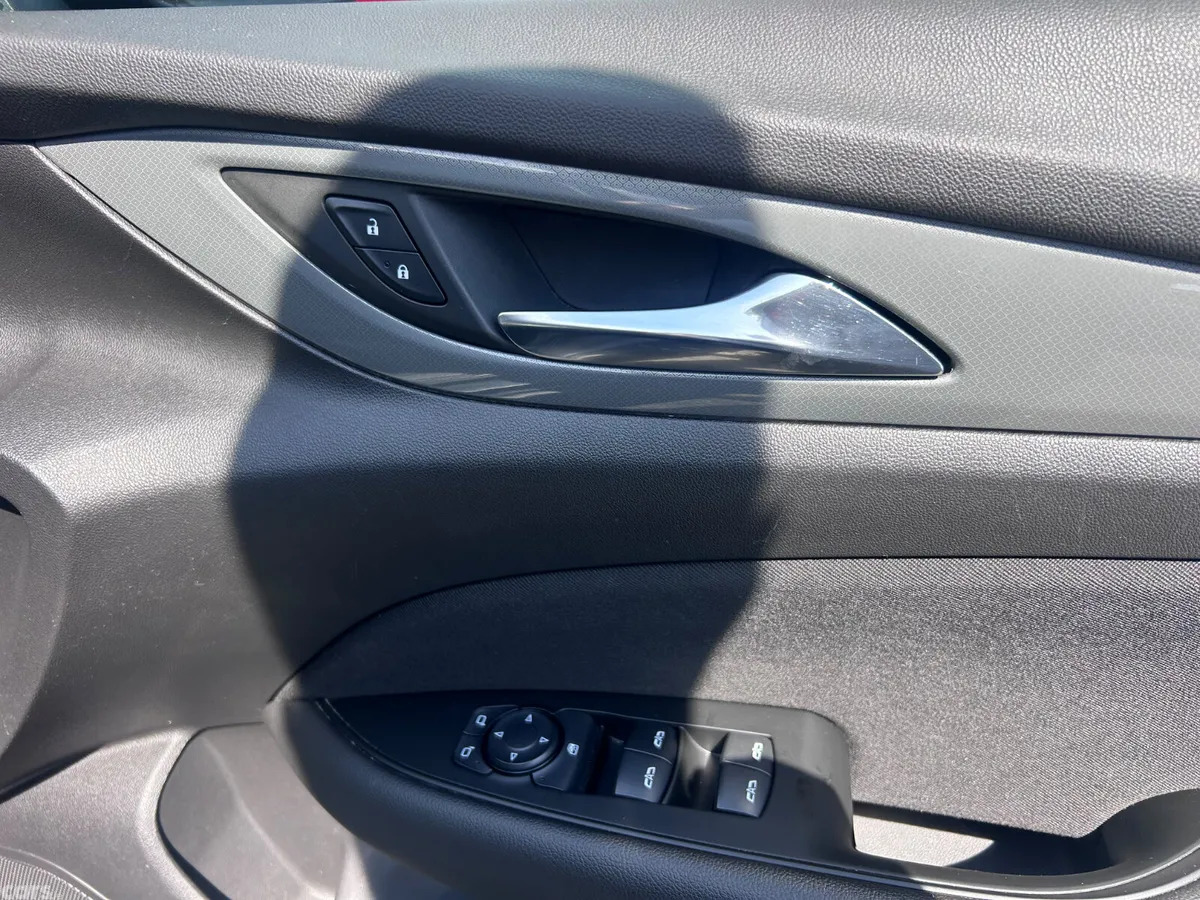 Opel Insignia Hatchback, Diesel, 2018, Black