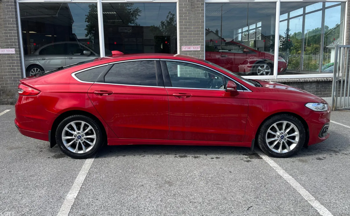 Ford Mondeo Hatchback, Diesel, 2021, Red