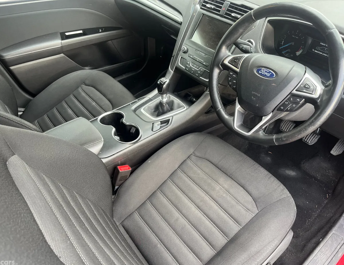 Ford Mondeo Hatchback, Diesel, 2021, Red
