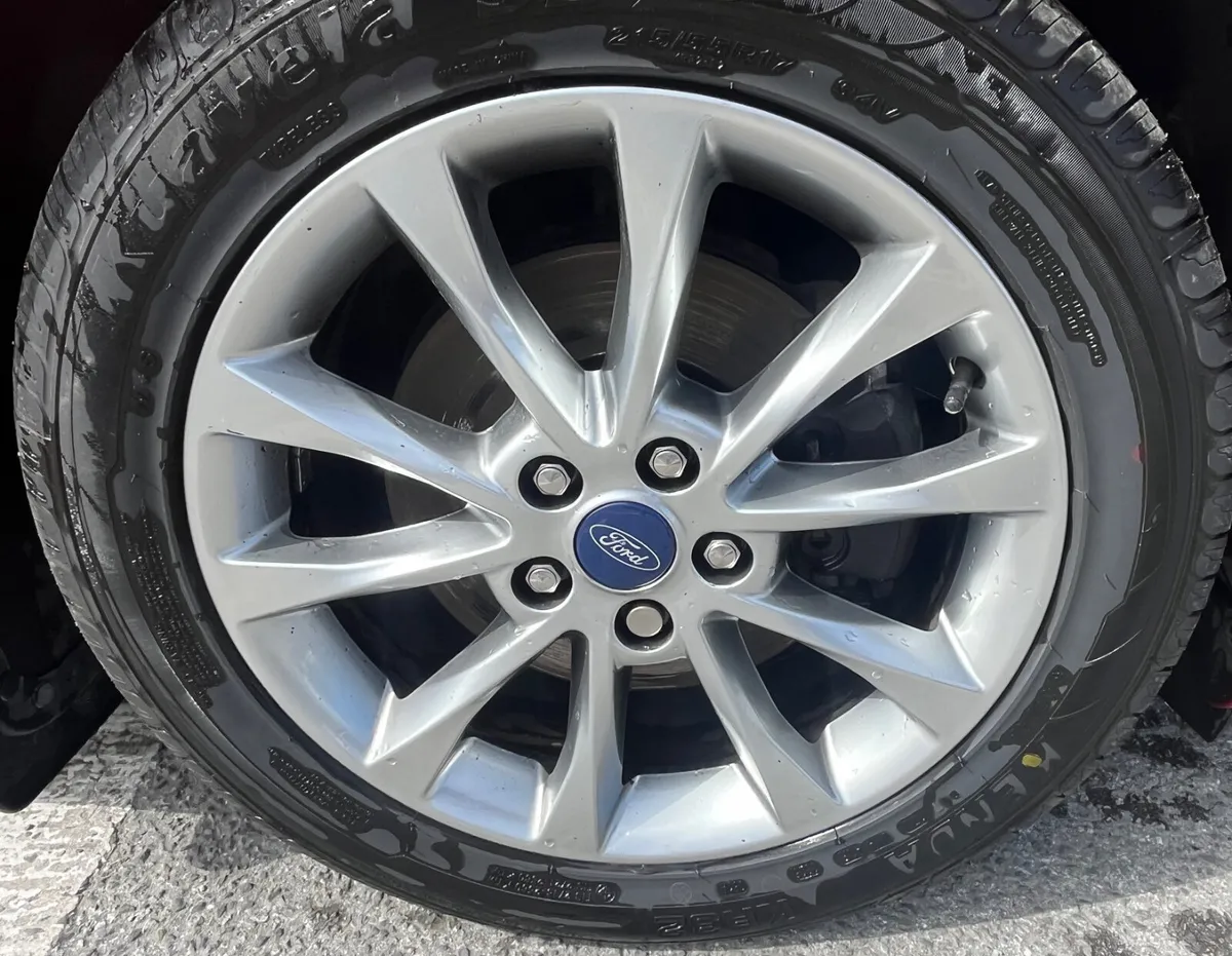 Ford Mondeo Hatchback, Diesel, 2021, Red