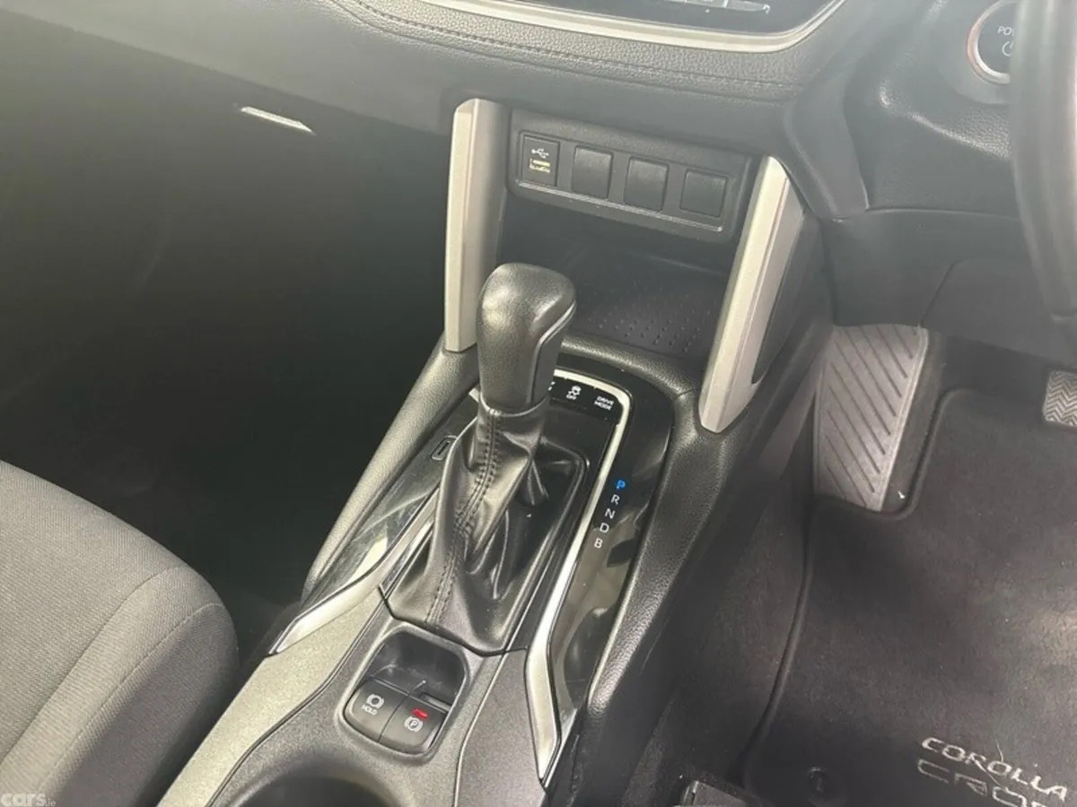Toyota Corolla Cross Hatchback, Petrol Hybrid, 2023, Silver