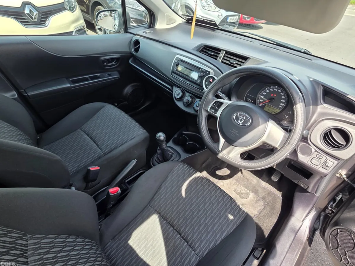 Toyota Yaris Hatchback, Petrol, 2014, Grey