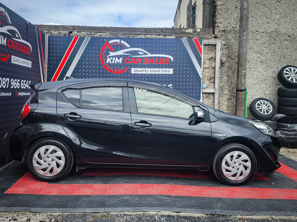 Toyota Aqua Hatchback, Petrol Hybrid, 2017, Black