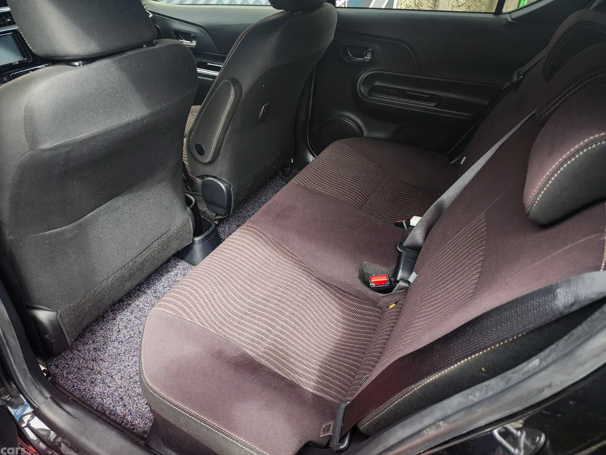 Toyota Aqua Hatchback, Petrol Hybrid, 2017, Black