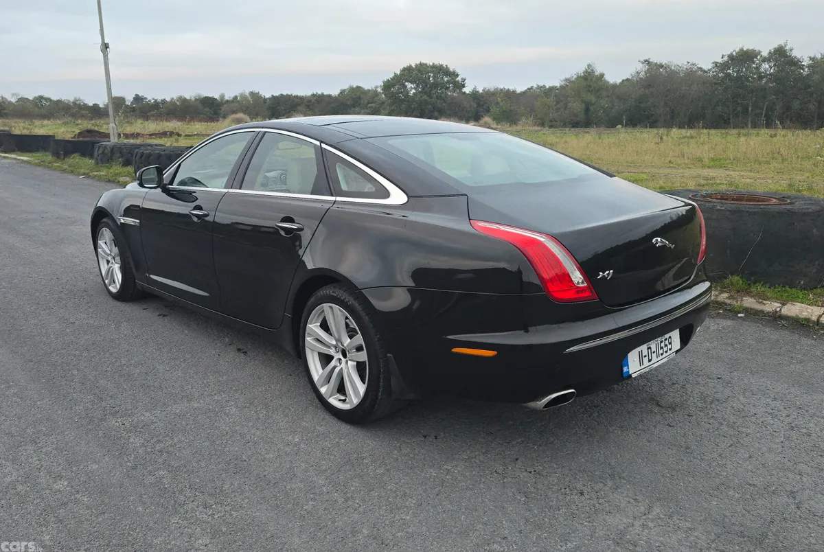 Jaguar XJ Saloon, Diesel, 2011, Black