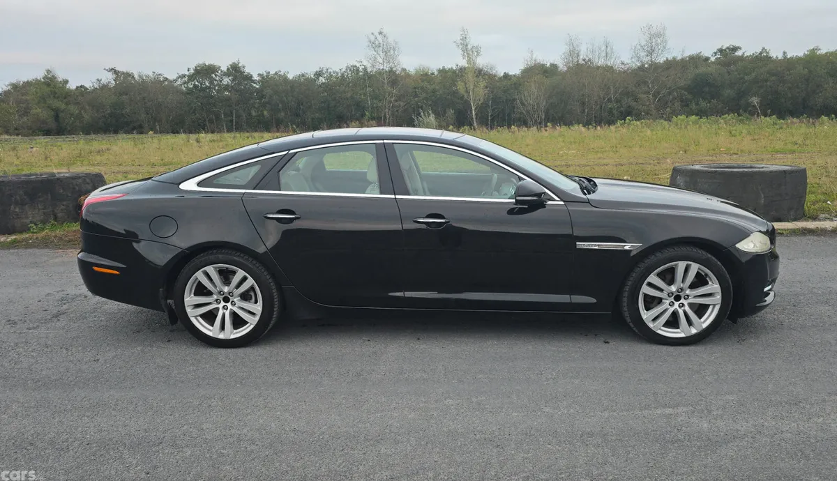 Jaguar XJ Saloon, Diesel, 2011, Black