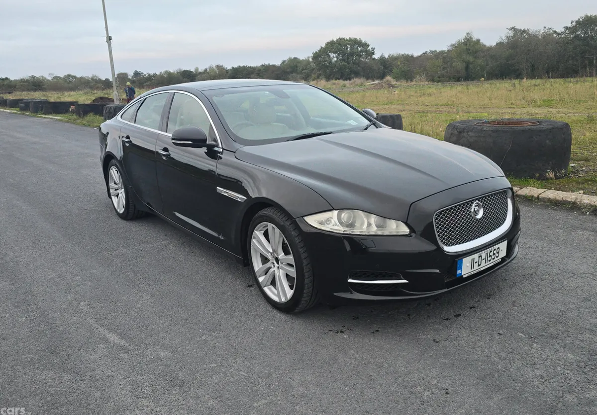 Jaguar XJ Saloon, Diesel, 2011, Black