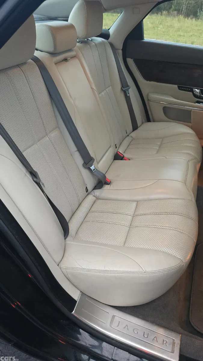 Jaguar XJ Saloon, Diesel, 2011, Black