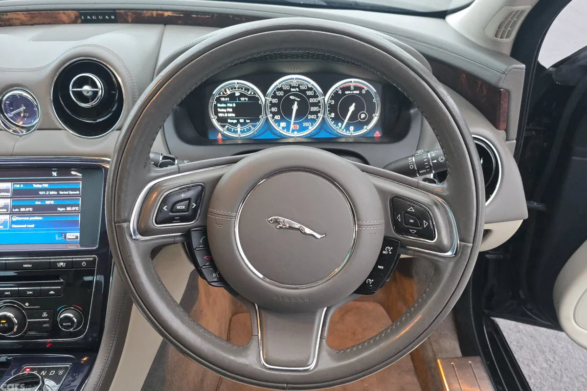 Jaguar XJ Saloon, Diesel, 2011, Black