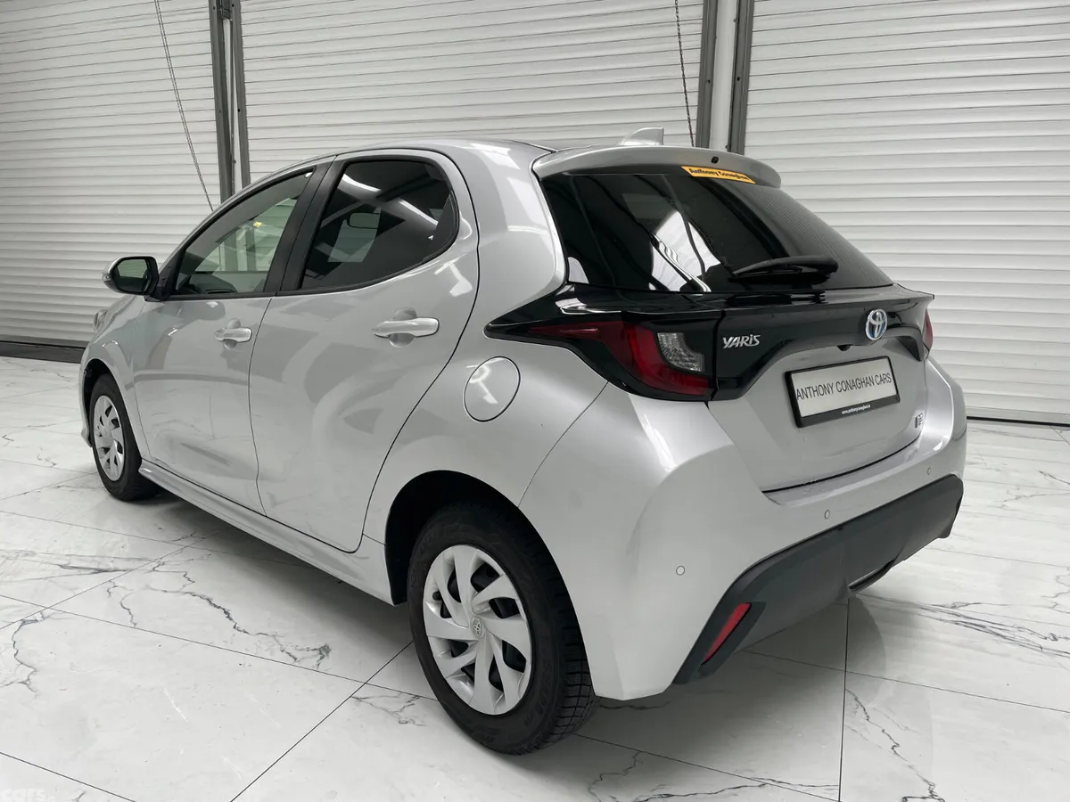 Toyota Yaris Hatchback, Petrol Hybrid, 2021, Silver