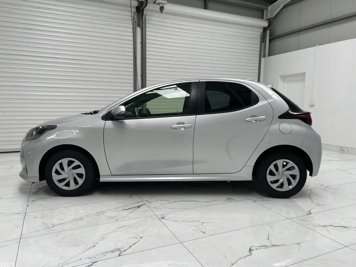 Toyota Yaris Hatchback, Petrol Hybrid, 2021, Silver