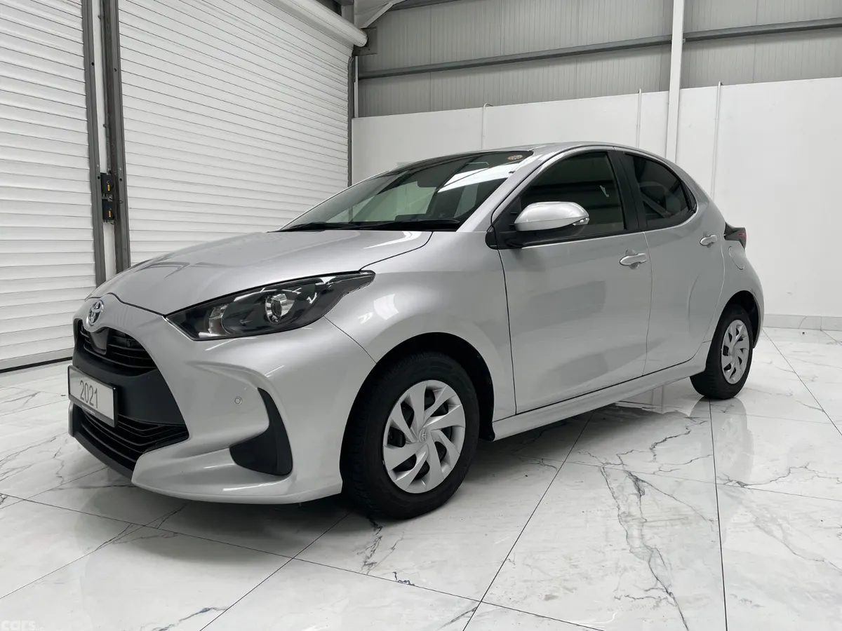 Toyota Yaris Hatchback, Petrol Hybrid, 2021, Silver