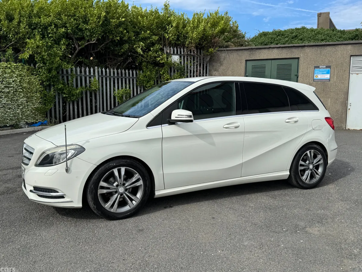 Mercedes-Benz B-Class MPV, Petrol, 2014, White