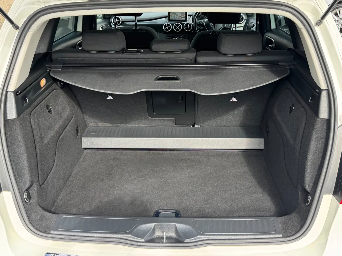 Mercedes-Benz B-Class MPV, Petrol, 2014, White