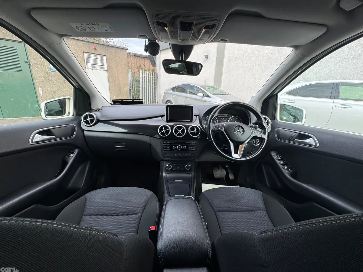 Mercedes-Benz B-Class MPV, Petrol, 2014, White