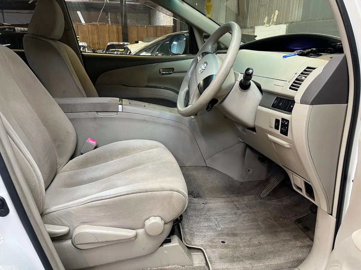 Toyota Estima MPV, Petrol Hybrid, 2011, White