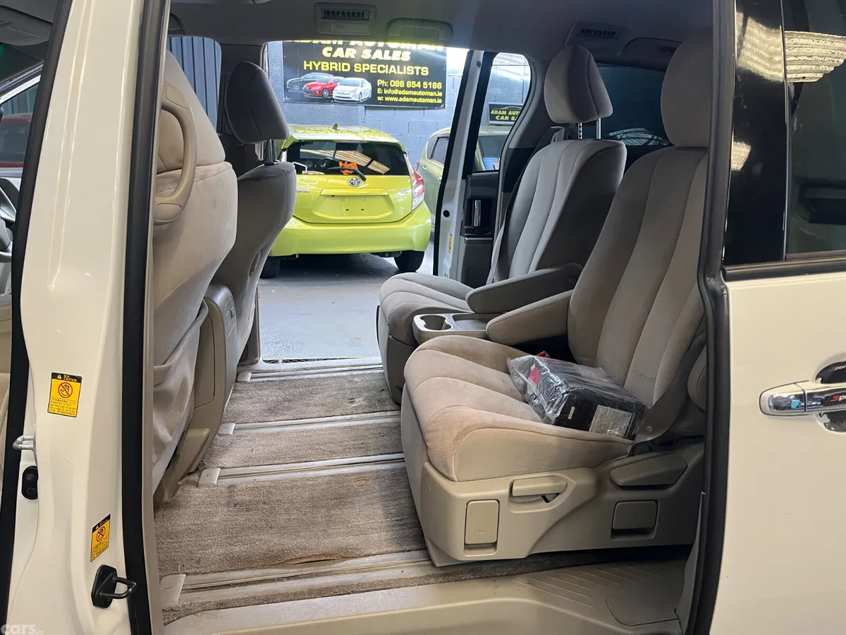 Toyota Estima MPV, Petrol Hybrid, 2011, White