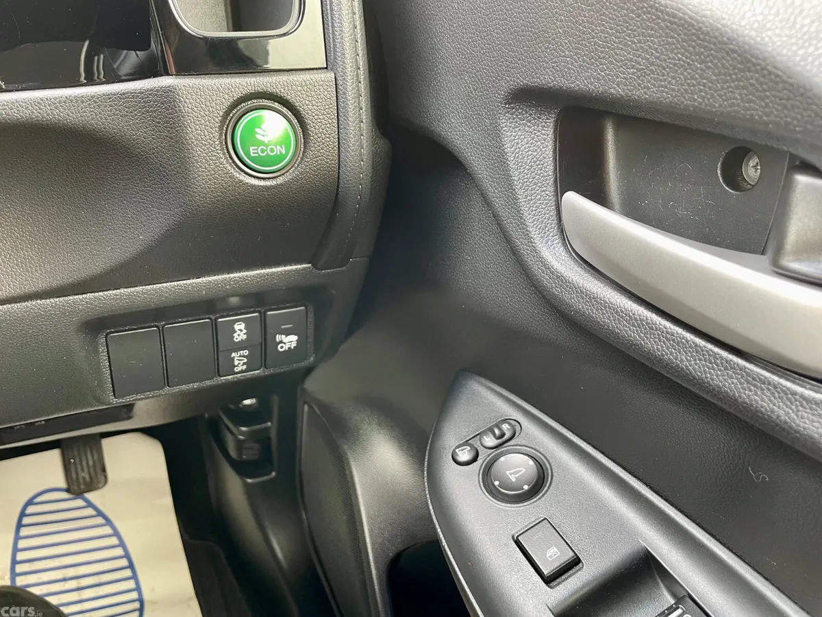 Honda Shuttle MPV, Petrol Hybrid, 2015, Black