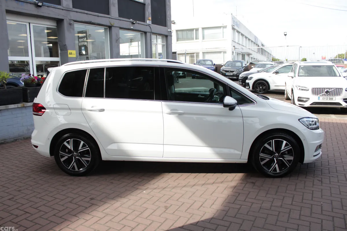 Volkswagen Touran MPV, Diesel, 2021, White