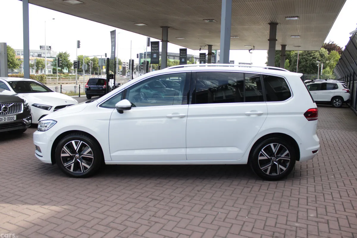 Volkswagen Touran MPV, Diesel, 2021, White